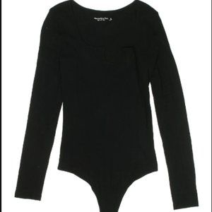 NWOT Abercrombie Seamless Fabric Long-Sleeve Cutout Bodysuit in Black Size M